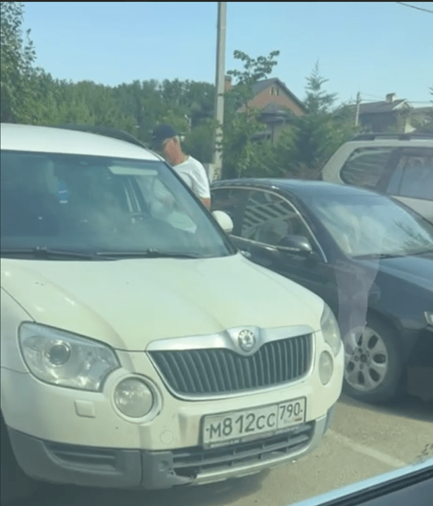Мошини раками М812СС 790RUS Skoda Yeti ба кайд гирифта шудааст
